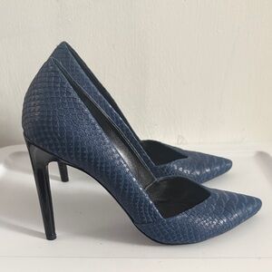 Elegant Blue Textured Women's Heels